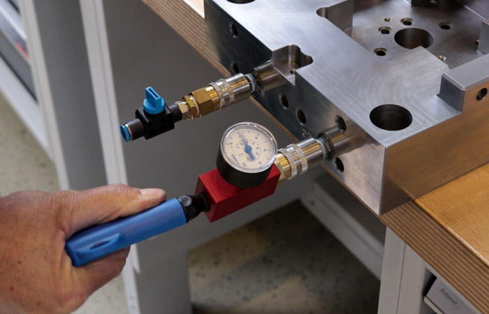 Easy handling with compressed air