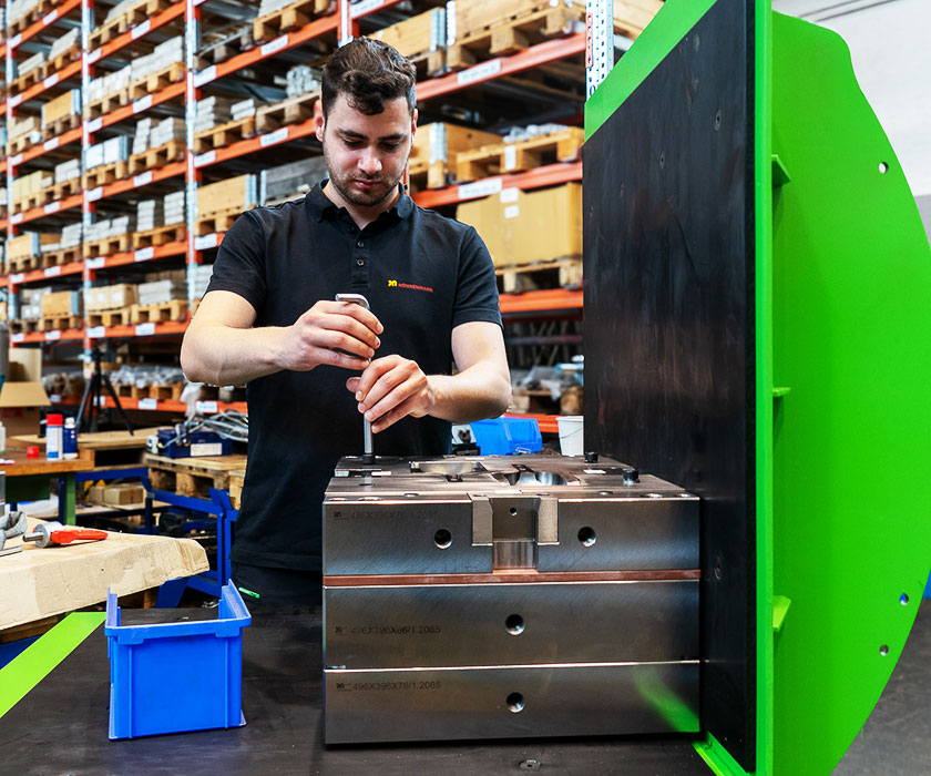 Maintenance on the tool turner