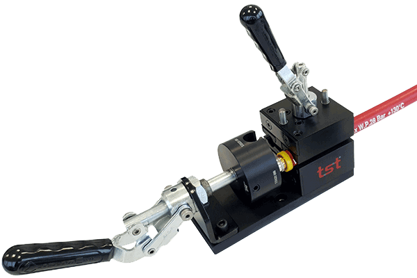 Hose mounting device